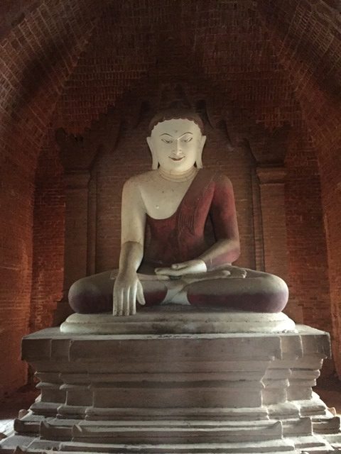 Statue Bouddha Bagan Myanmar