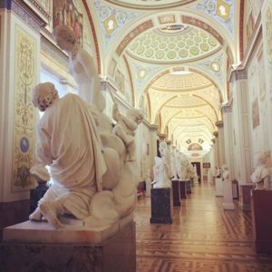 Intérieur statues Musée de l'Ermitage Saint-Pétersbourg