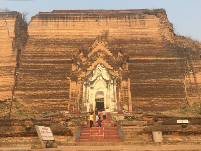Temple Pathoegodwyi Mingun Myanmar